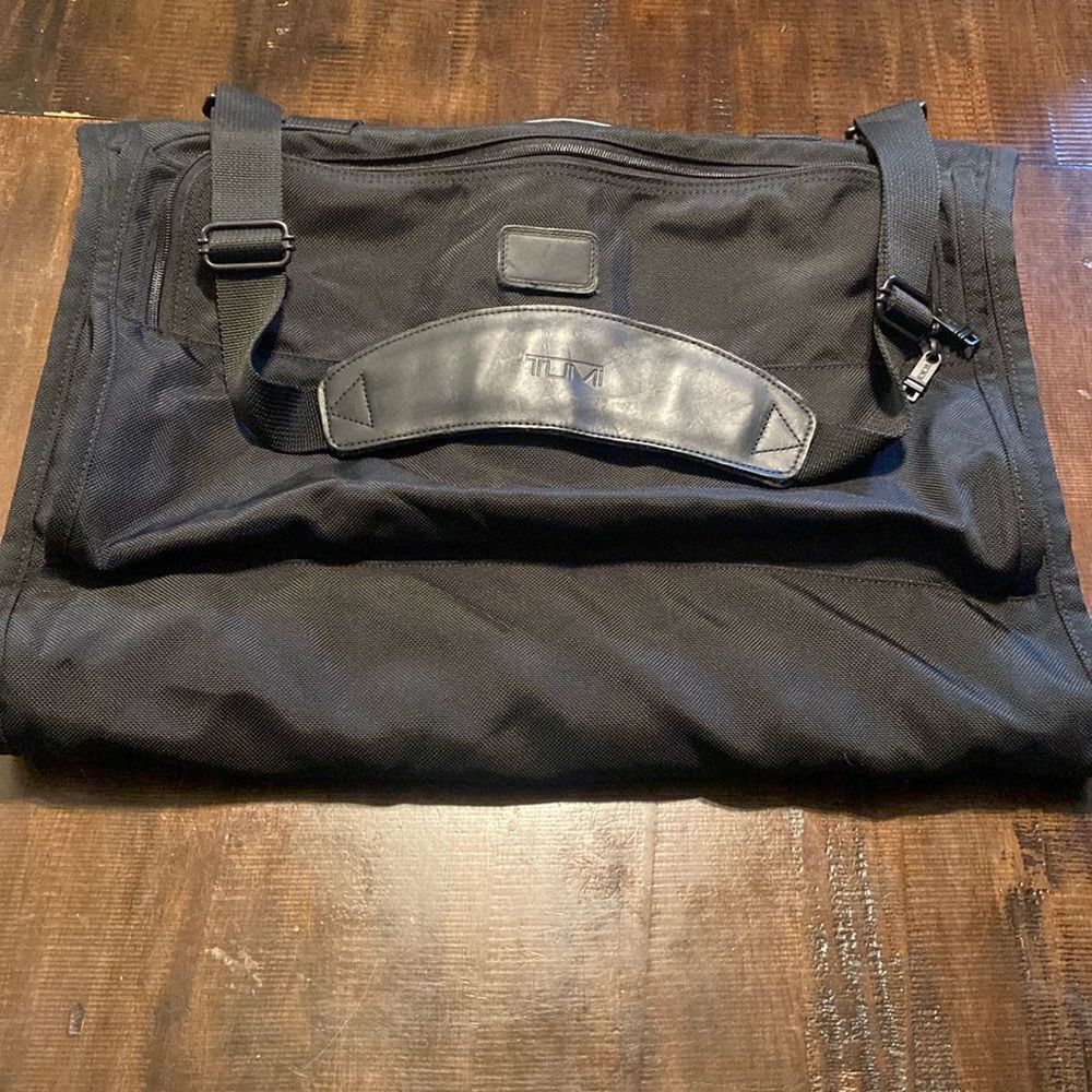 TUMI Garment Bag Bi-Fold Carry On Suit Dress Travel Bag Black